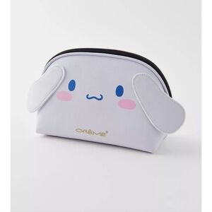 Creme Cinnamon Roll Make Up Bag